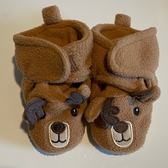 Reindeer 0-6 month Baby Booties with Velcro ankle - Picture 2 of 3